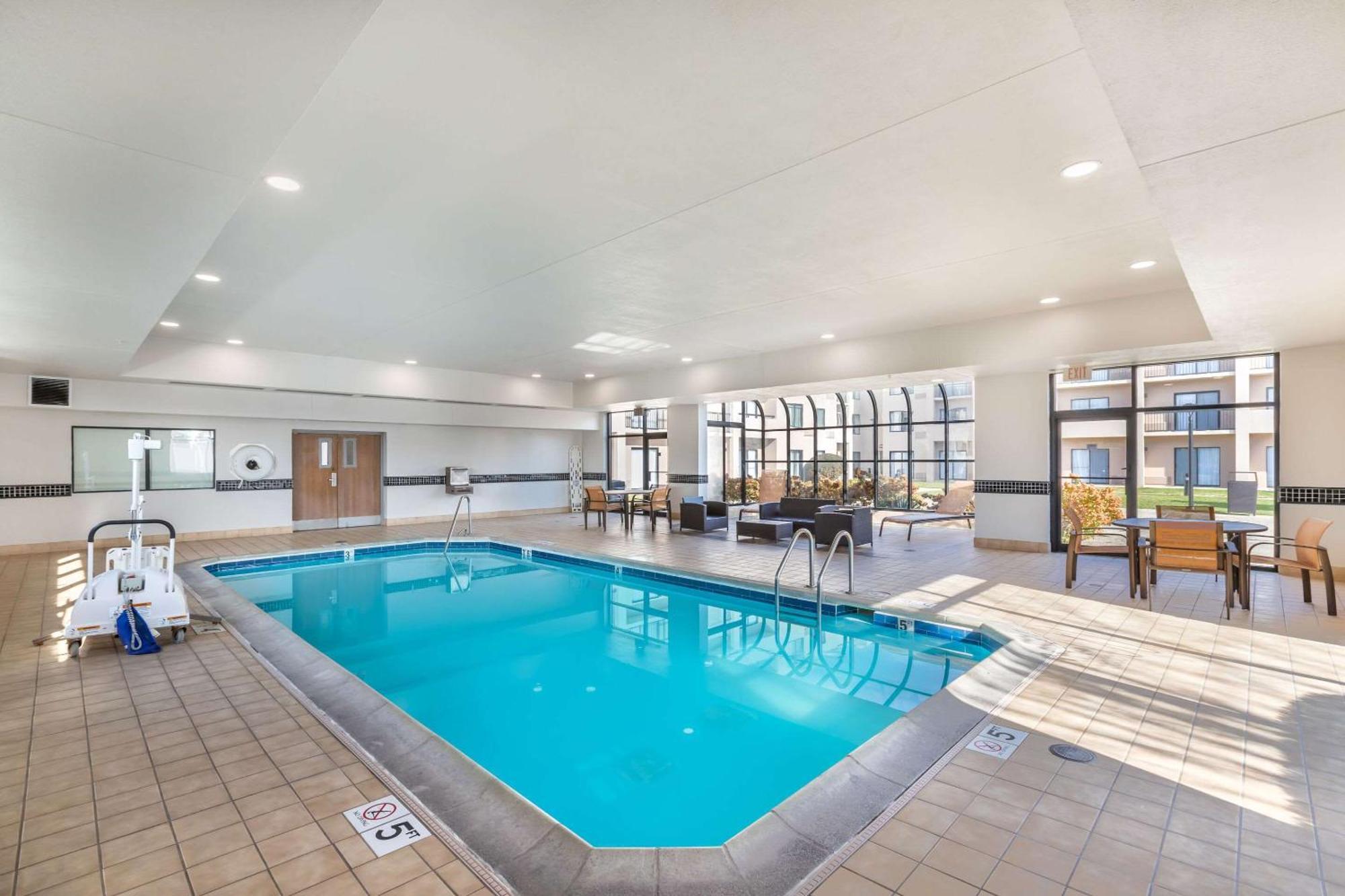 Comfort Inn & Suites Arlington Heights - Buffalo Grove Εξωτερικό φωτογραφία