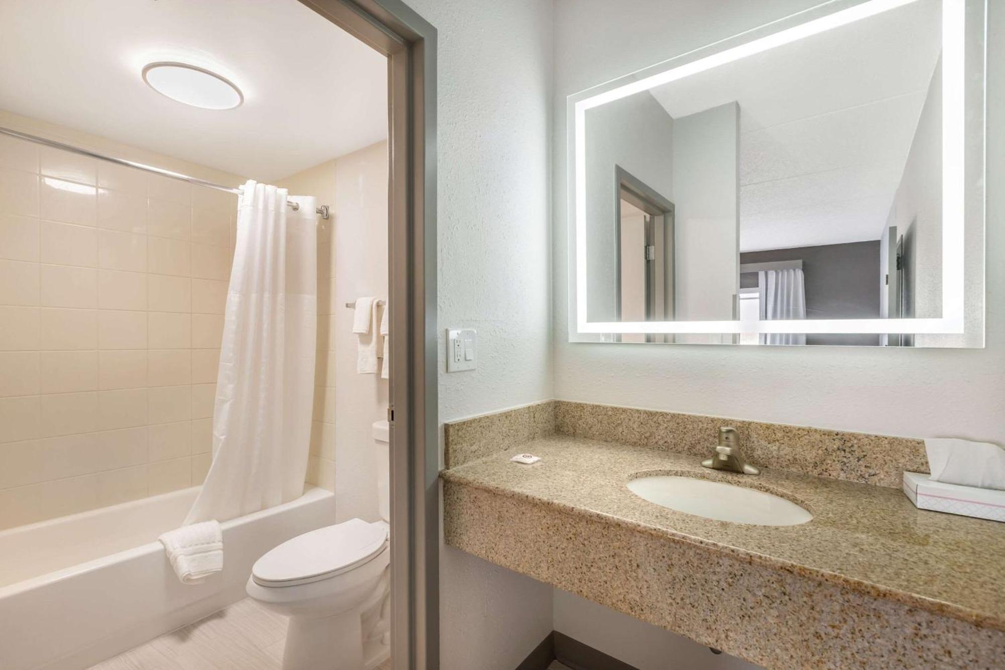 Comfort Inn & Suites Arlington Heights - Buffalo Grove Εξωτερικό φωτογραφία